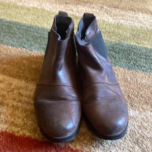 Sorel leather Chelsea boots